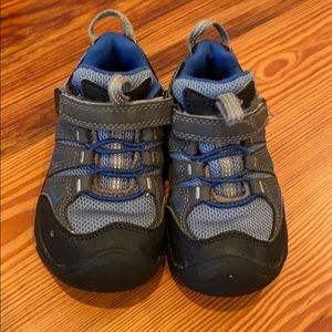 Boys Keen size 8 sneakers